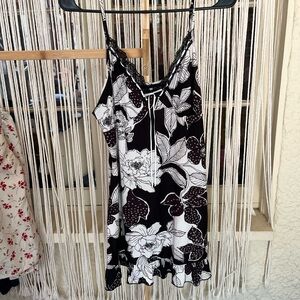 Studio Leaf Print Dress in Brown and‎ White